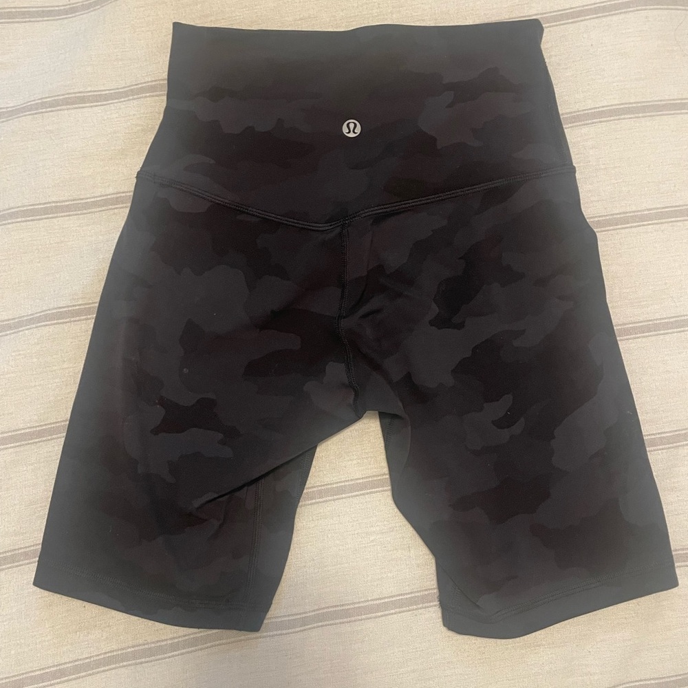 Lululemon Camo Black 8 in Align Shorts size 4
